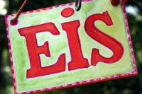 Eis-Schild im Inselgarten
