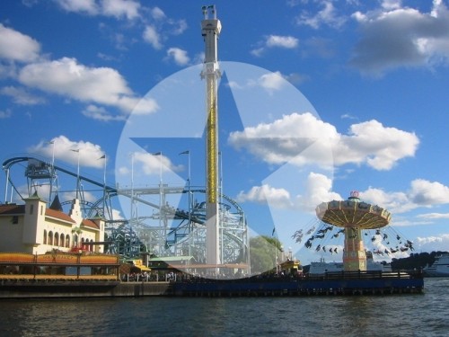 Gröna Lund Stockholm 2005 Gröna Lund ist der bekannteste und älteste schwedische Vergnügungspark in Stockholm, gelegen auf der Halbinsel Djurgården.
