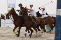 Spielszene vor dem Polo-Tor.