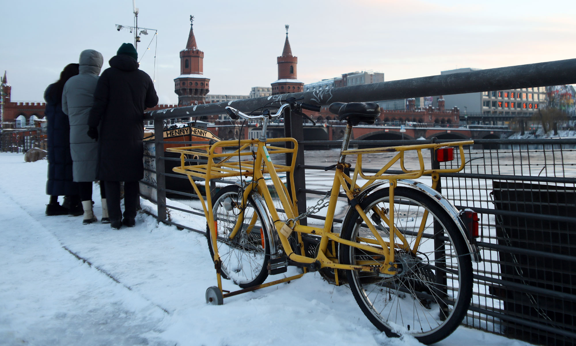 Winter in Berlin: Oberbaumbrücke in Friedrichshain