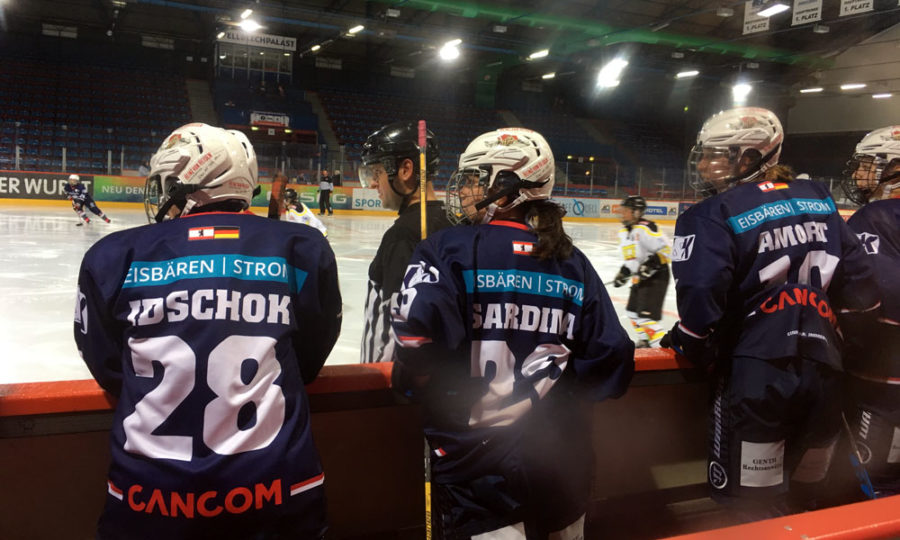 Premiere der Eisbären-Frauen im Wellblechpalast, 2017