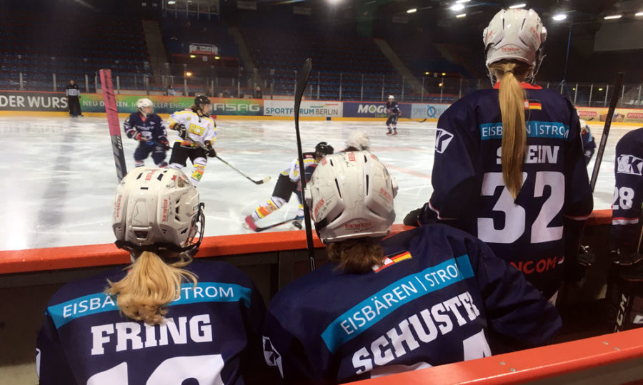 Premiere der Eisbären-Frauen im Wellblechpalast, 2017