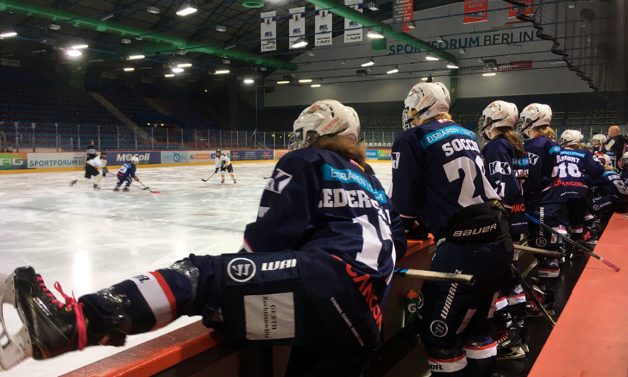 Premiere der Eisbären-Frauen im Wellblechpalast, 2017