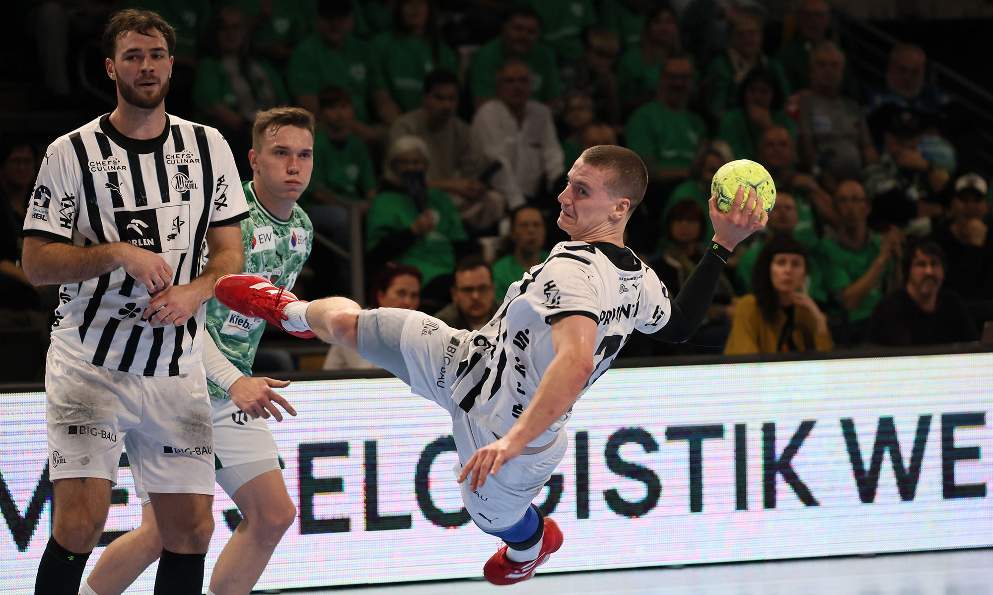 Elias Ellefsen á Skipagøtu (THW Kiel)