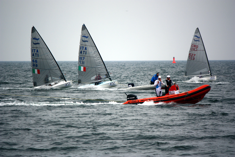 Spannende Rennen trotz wenig Wind vor Warnemünde.