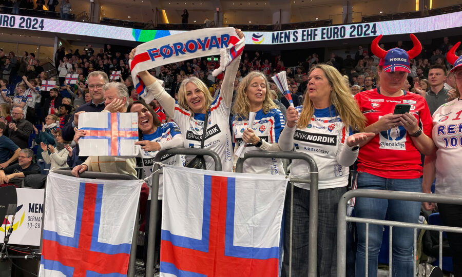 Färöer-Fans bei der Handball-EM 2024 in Berlin