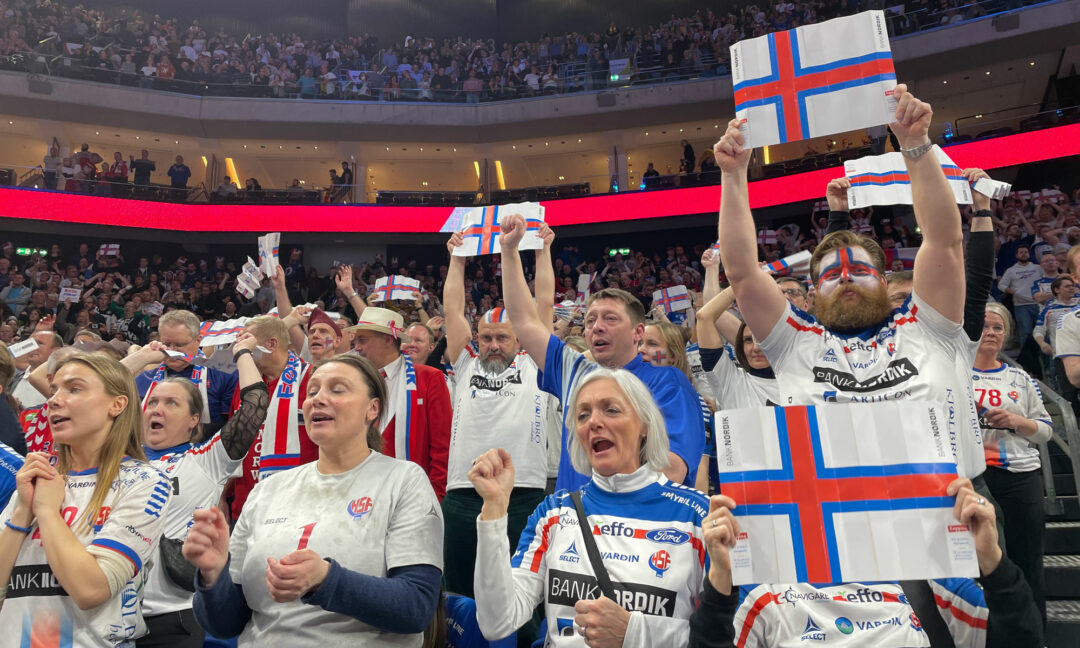 Färöer-Fans bei der Handball-EM 2024 in Berlin