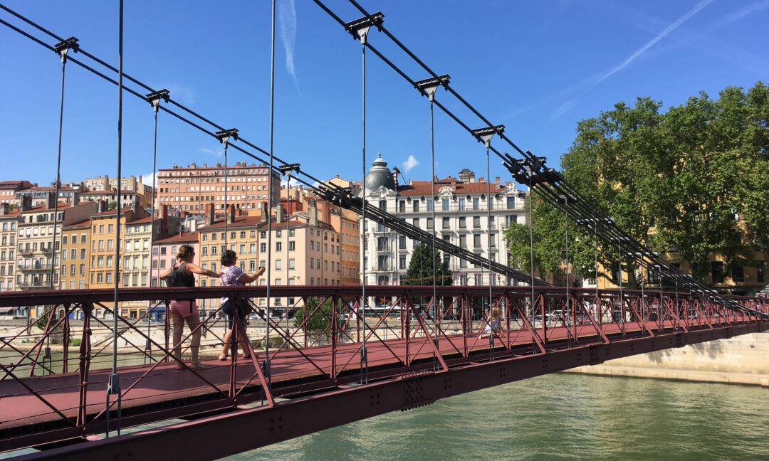 Rote Brücke über die Saône in Lyon