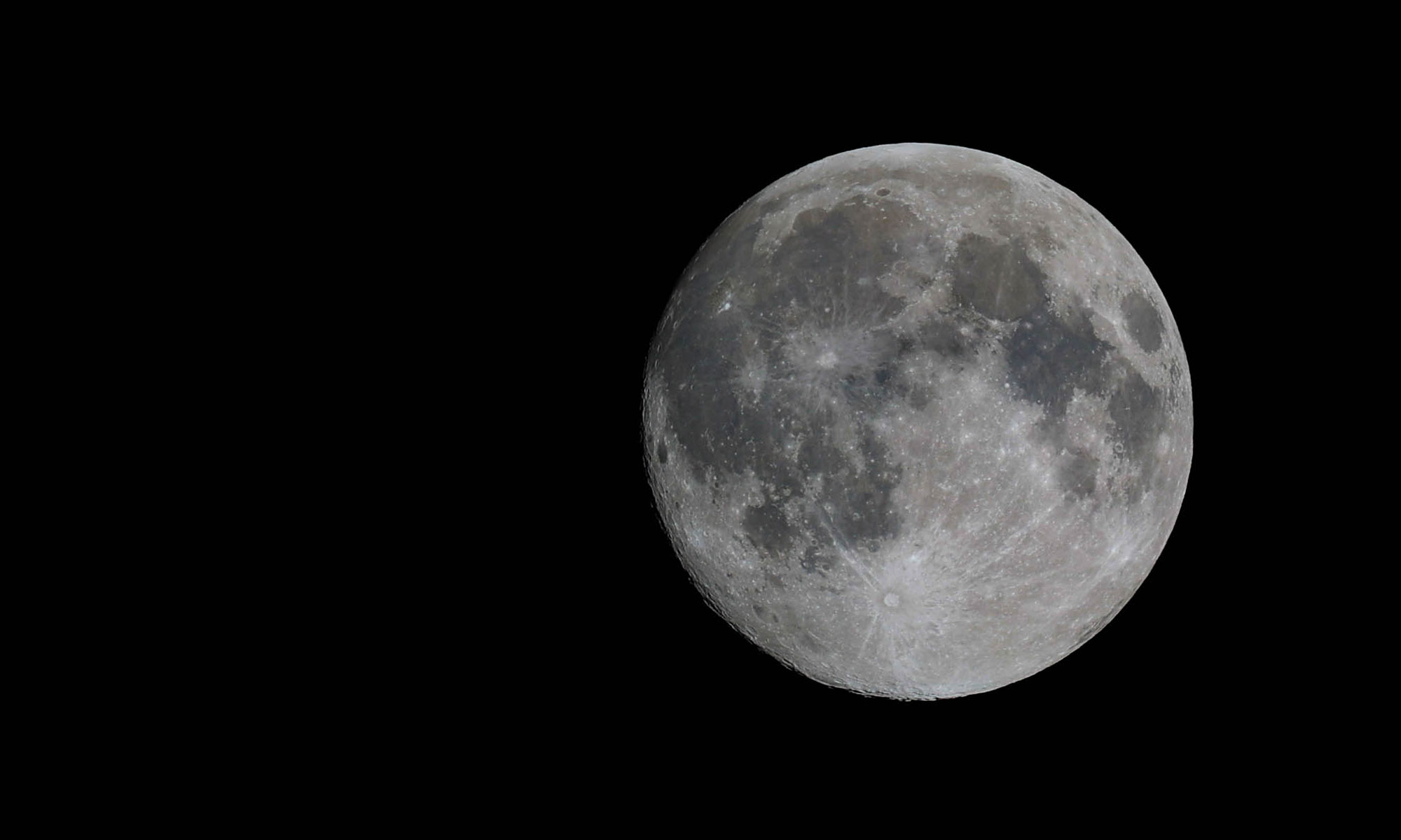 Mond am 4. November 2025 über Berlin