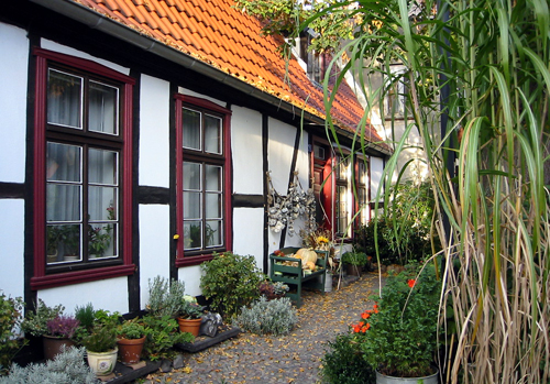 Warnemünde Haus Innenhof Querstrasse III 2003