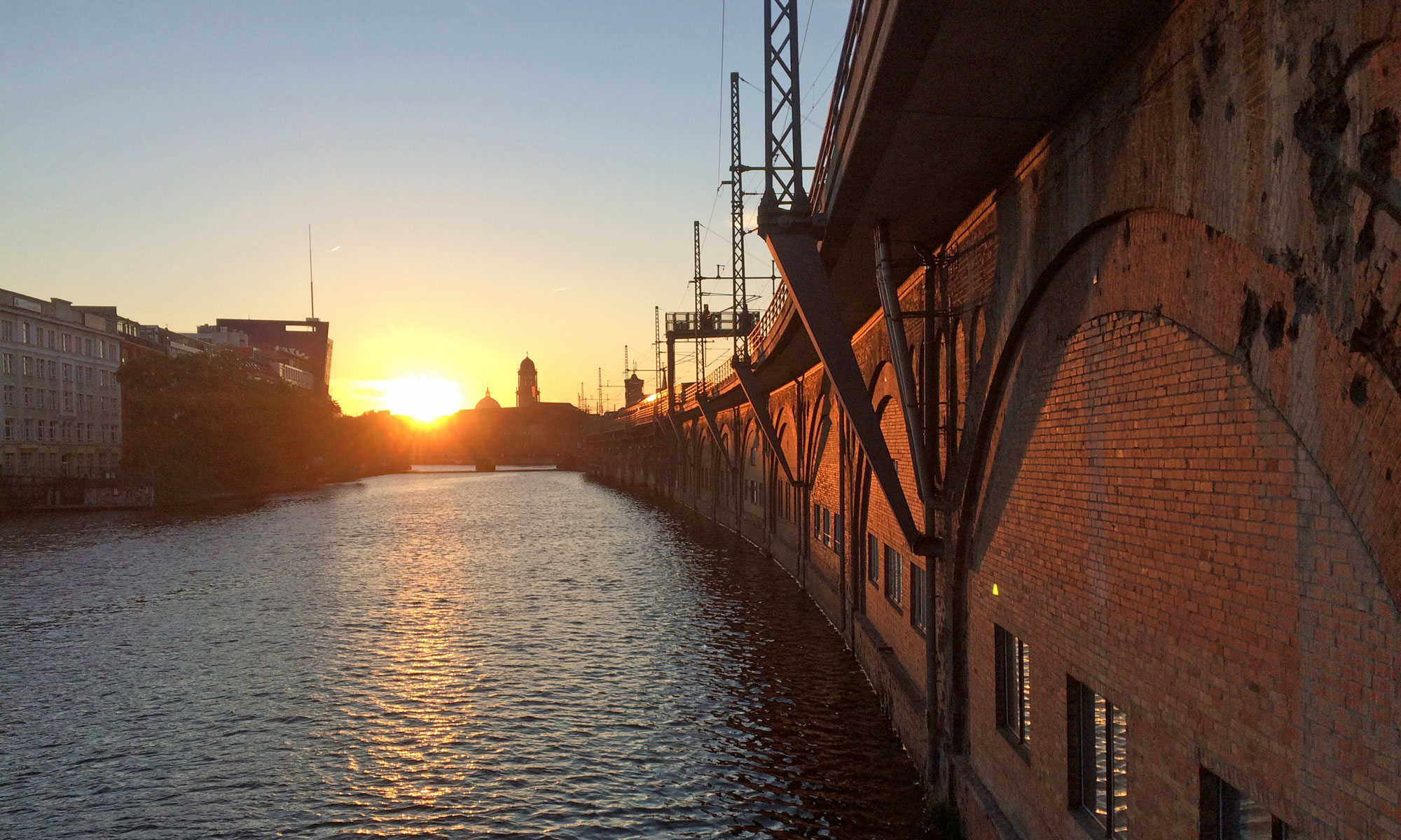 Sonnenuntergang an der Spree in Berlin