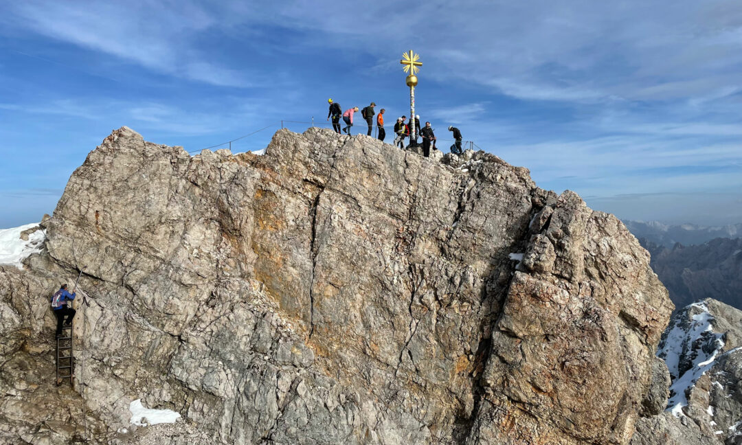 Zugspitze und Gipfelkreuz